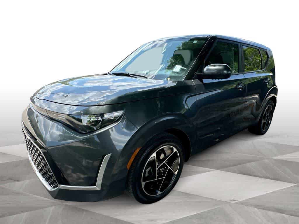 Used 2023 Gravity Gray Kia EX image 4
