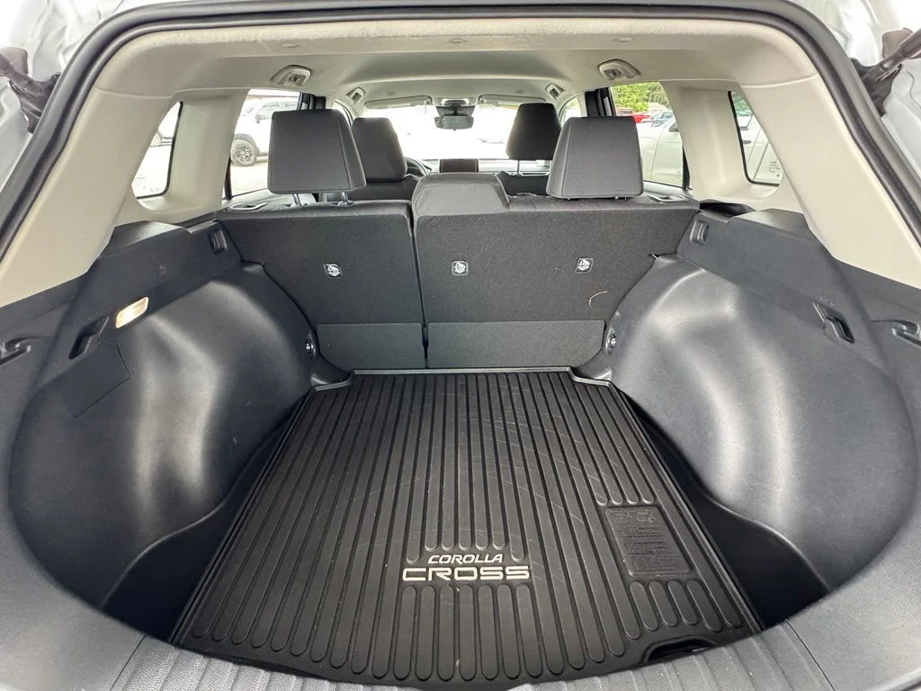 Used 2025 Silver Toyota LE image 9