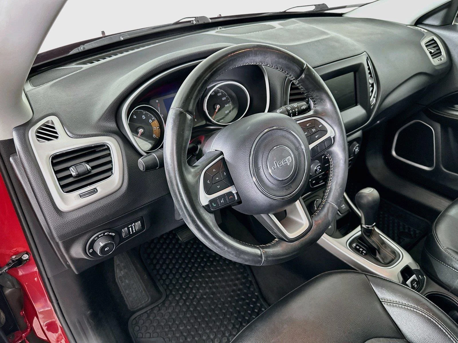 Used 2019 Redline Pearlcoat Jeep Latitude image 24