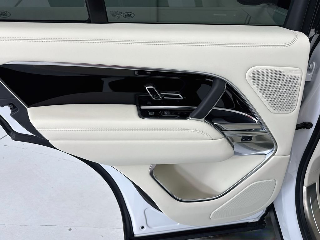 Certified Used 2025 Fuji White Land Rover SE image 25