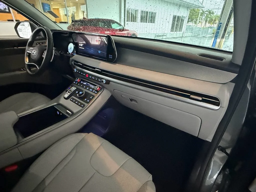Used 2024 Gray Hyundai SEL 8P image 20