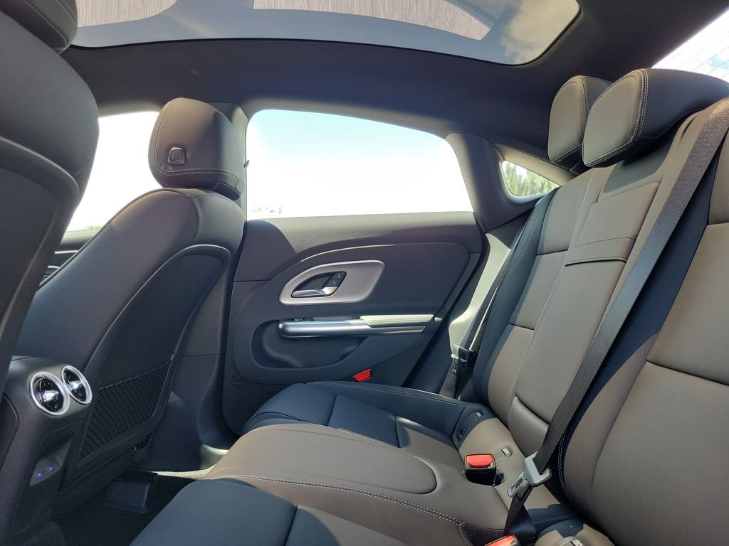 New 2027 MANUFAKTUR Alpine Grey Mercedes-Benz CLA 220 image 10