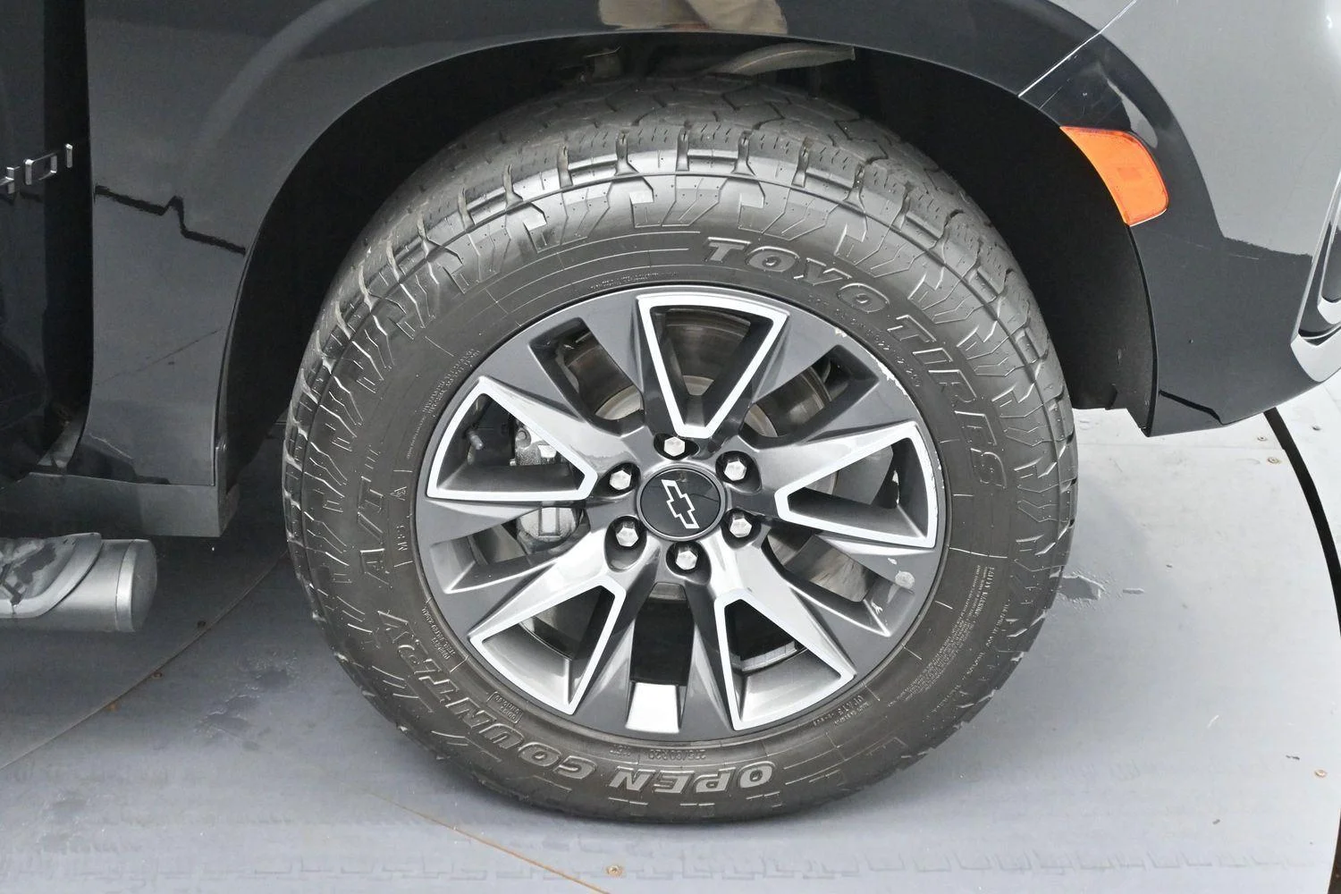 Used 2023 Black Chevrolet Z71 image 36