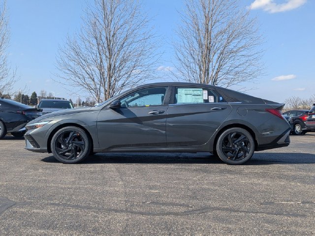 Used 2026 Gray Hyundai SEL Sport image 4