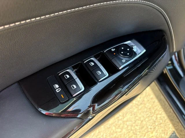 Used 2025 Aurora Black Kia GT-Line image 13