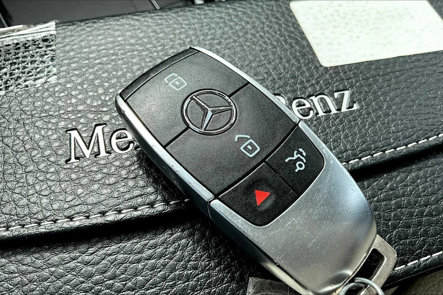 Used 2021 Polar White Mercedes-Benz GLB 250 image 15