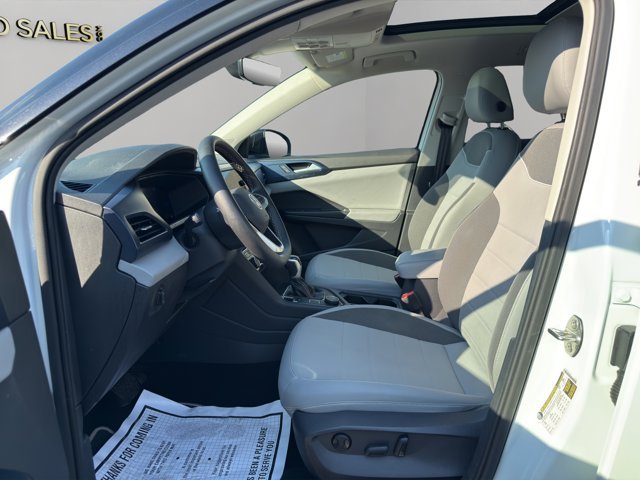 Used 2023 White Volkswagen SE image 9