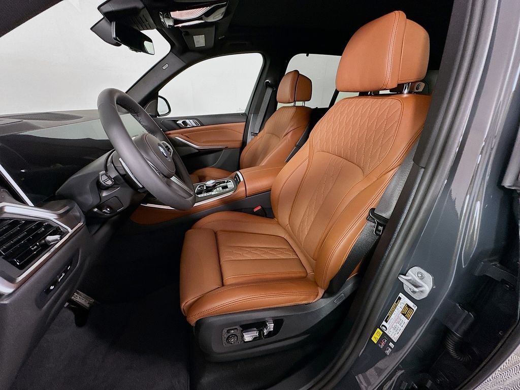 New 2026 Dravit Grey Metallic BMW xDrive50e image 16