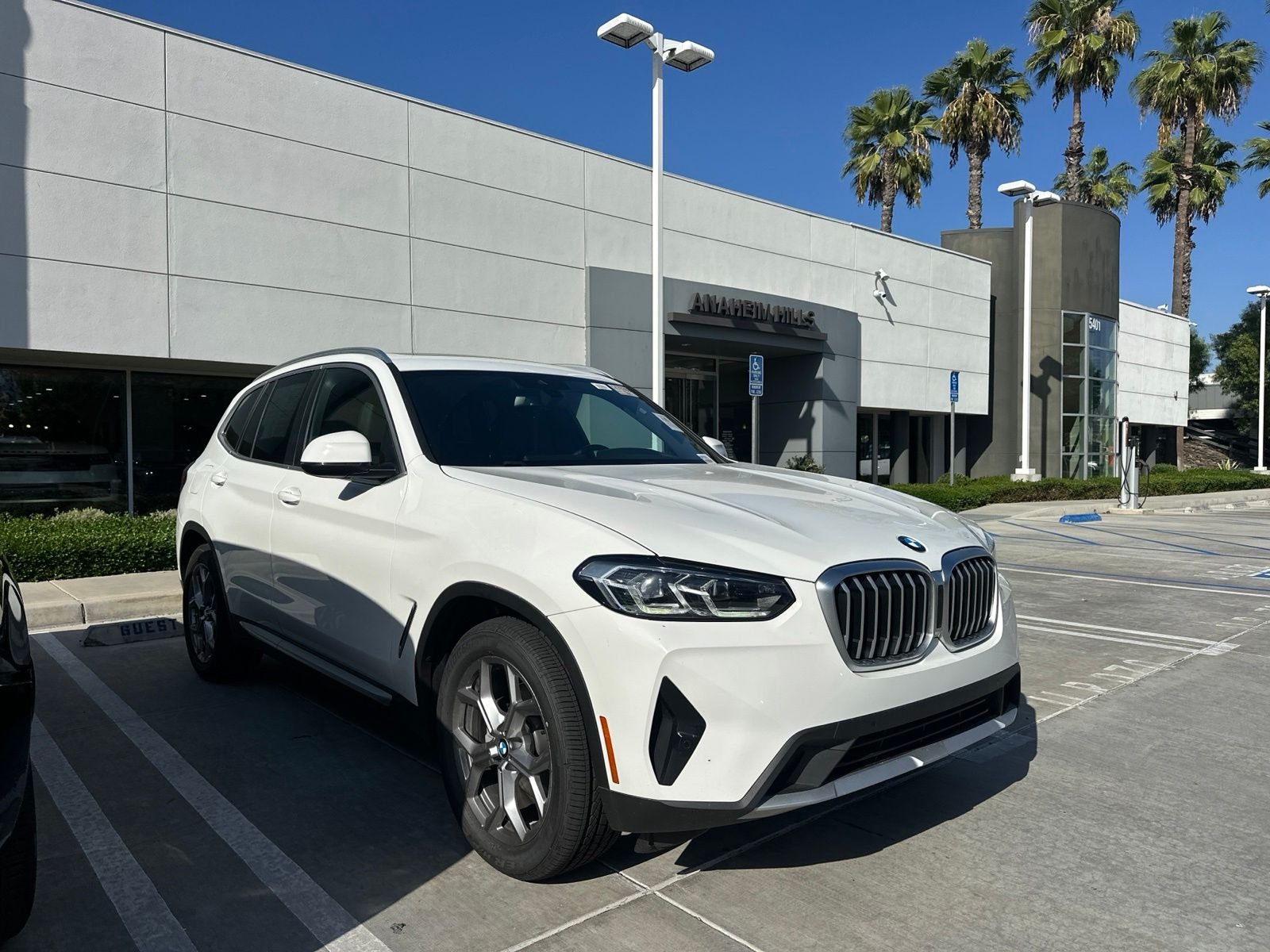 Used 2023 Alpine White BMW sDrive30i image 2