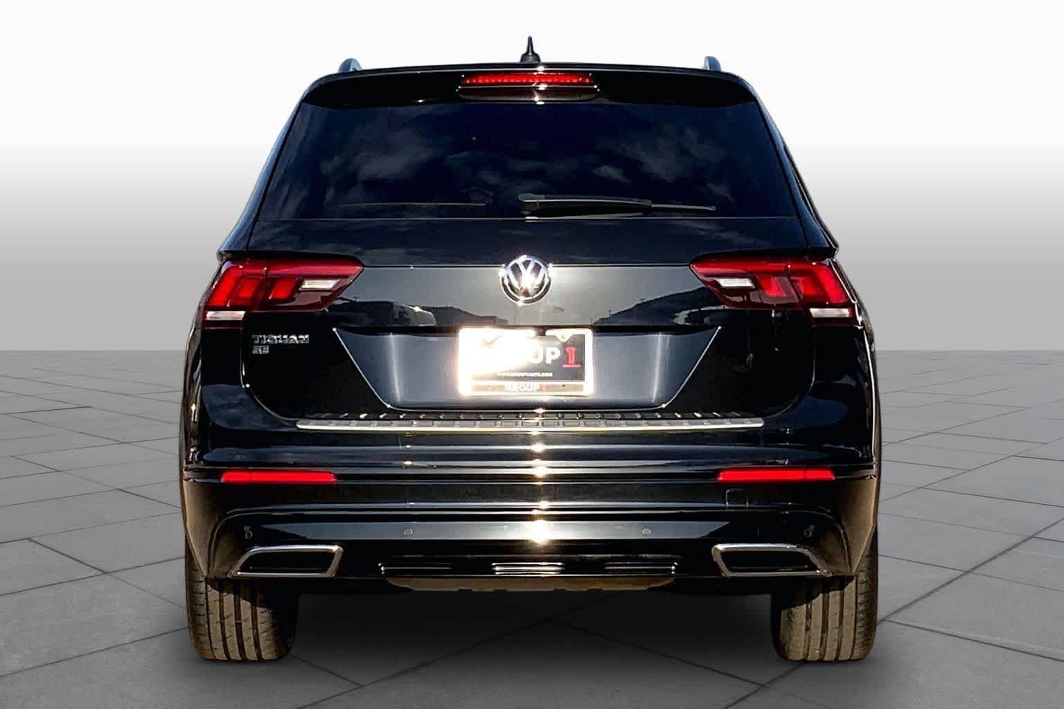 Pre-Owned 2021 Volkswagen Tiguan SE R-Line Black