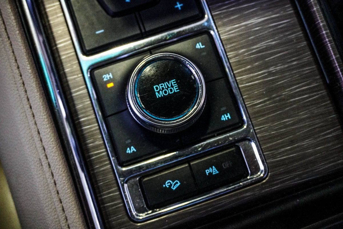 Used 2022 Black Ford Limited image 28
