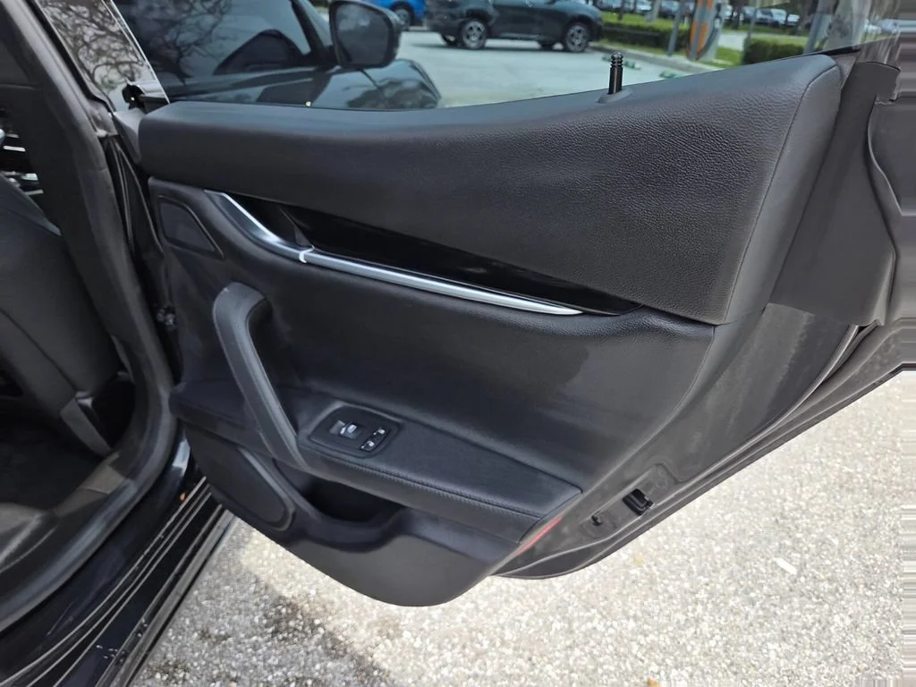 Used 2023 Nero Noctis Black Maserati Modena image 18