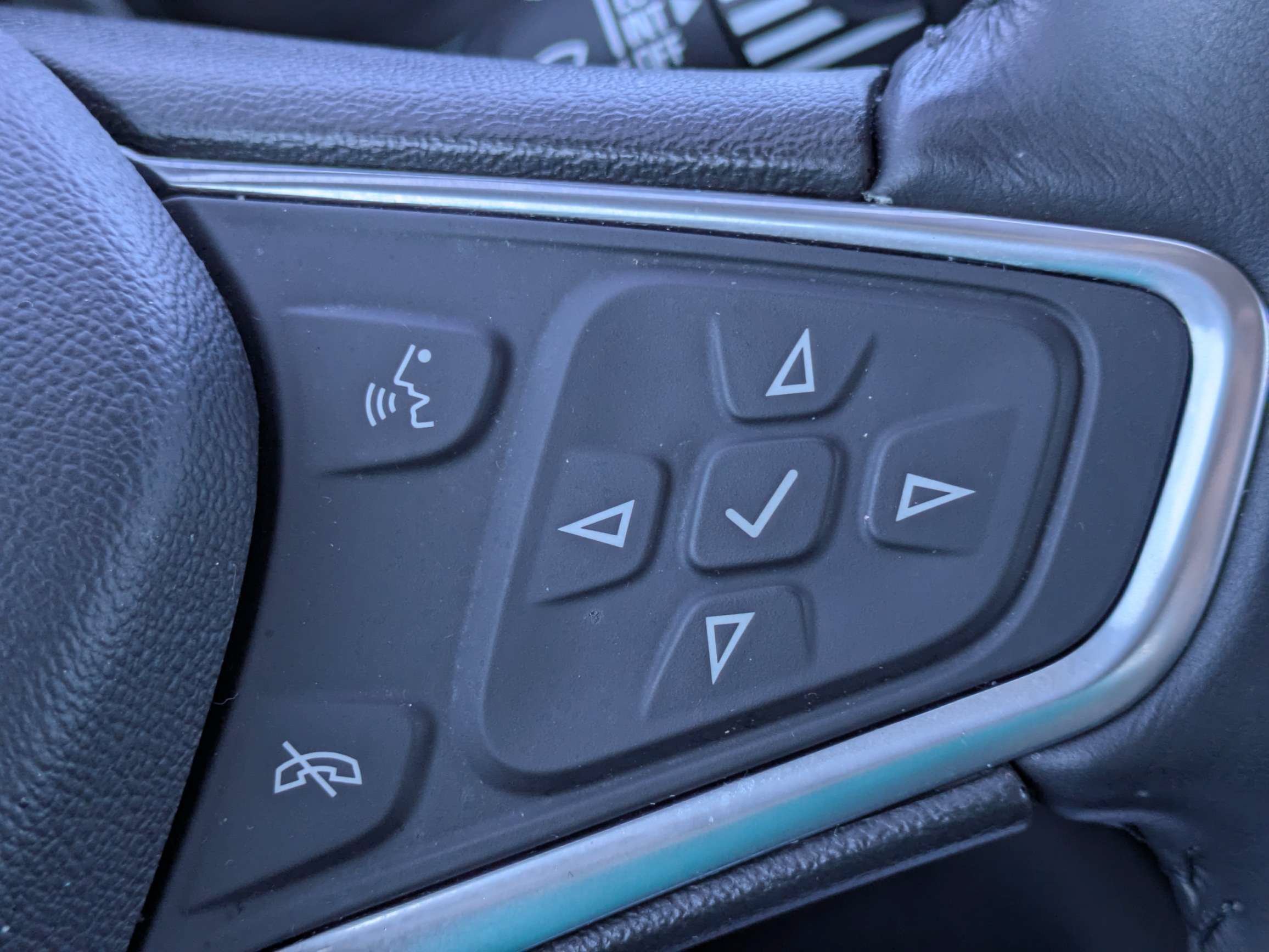 Used 2022 Summit White Chevrolet LT image 32