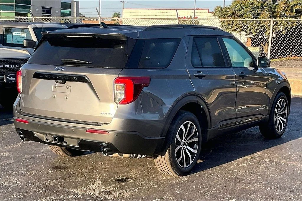 Used 2024 Gray Ford ST-Line image 12