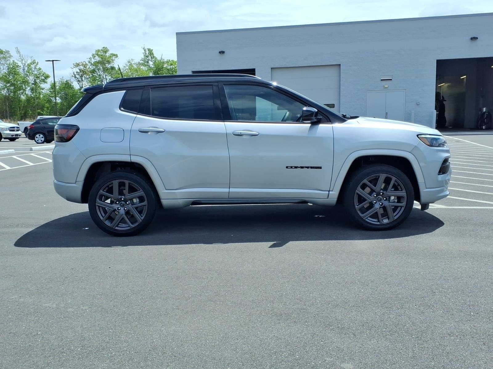 Used 2025 Silver Zynith Metallic Clearcoat Jeep Limited image 11