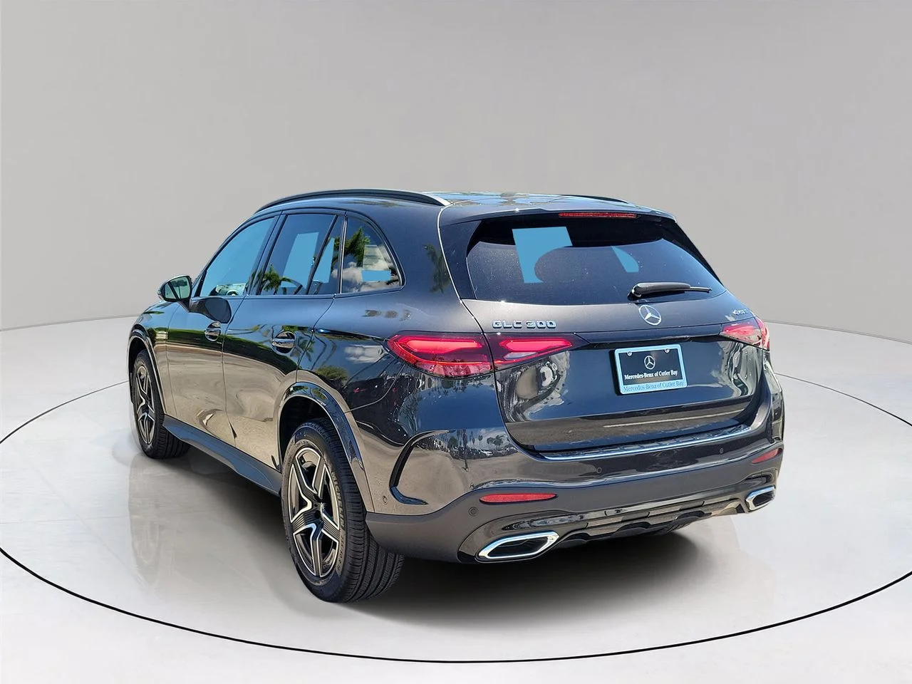 New 2027 Graphite Grey Metallic Mercedes-Benz GLC 300 image 6