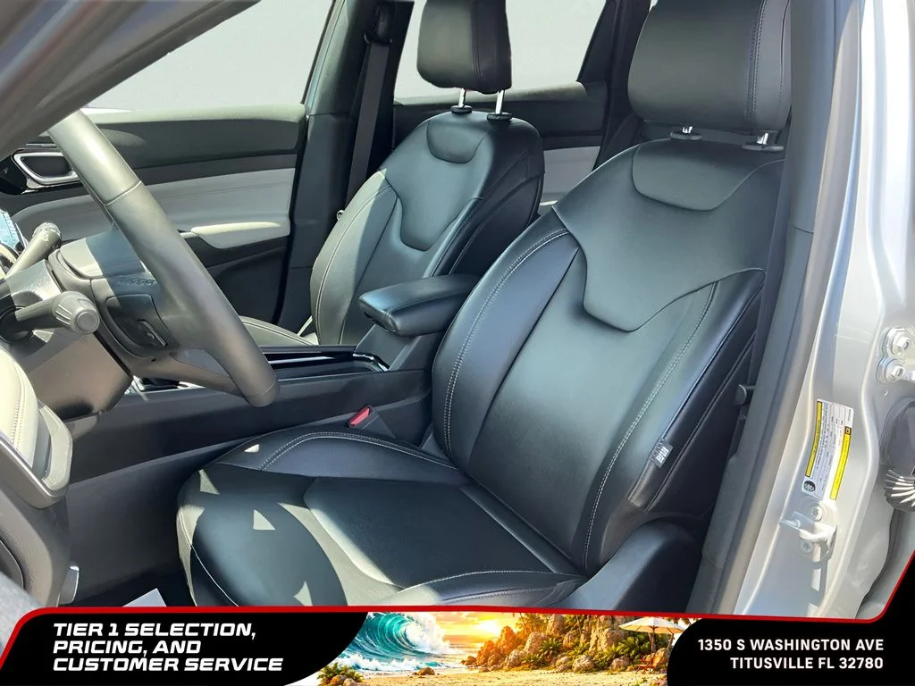 Used 2025 Silver Jeep Limited image 22