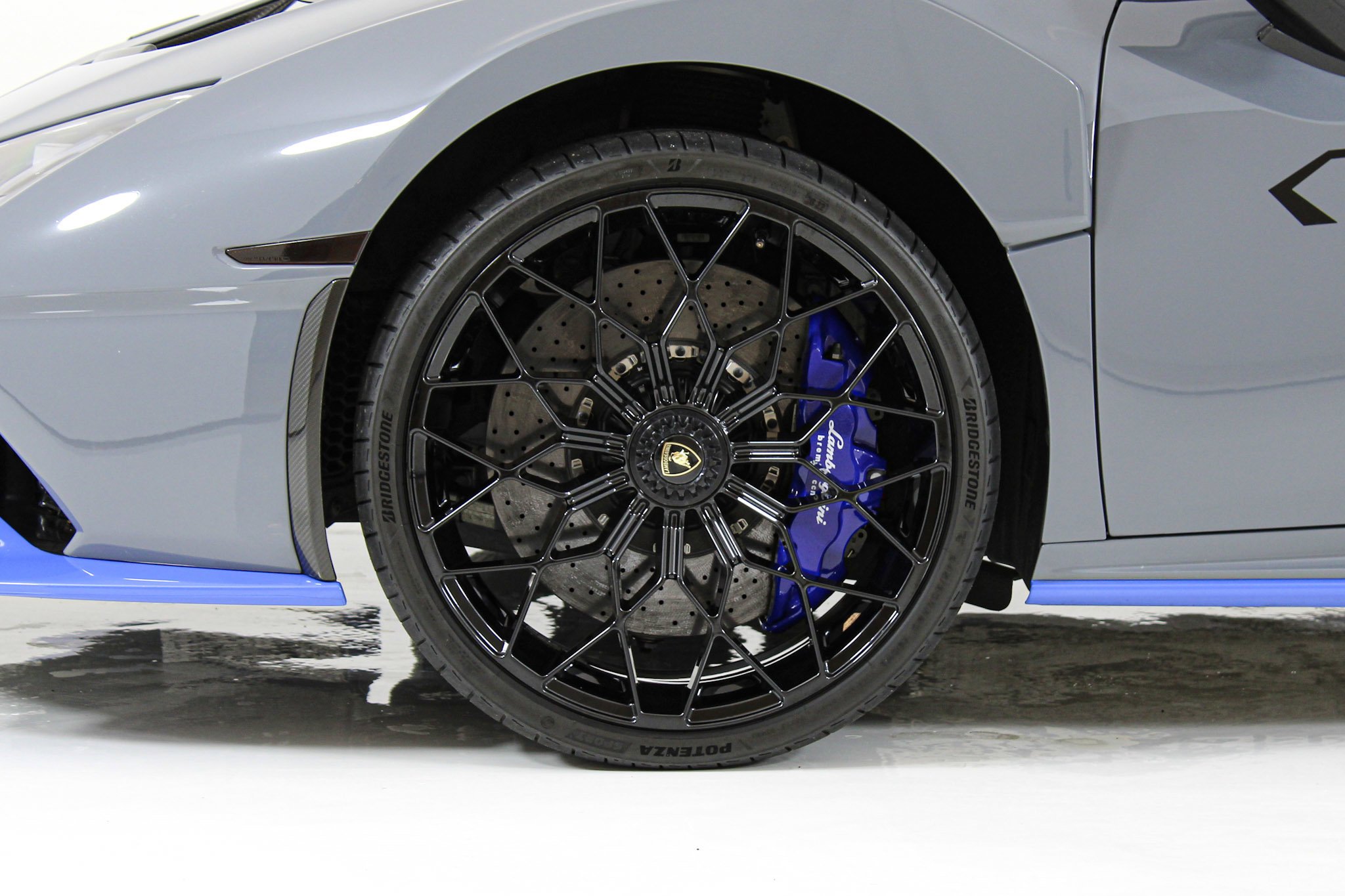 Used 2023 Gray Lamborghini  image 19