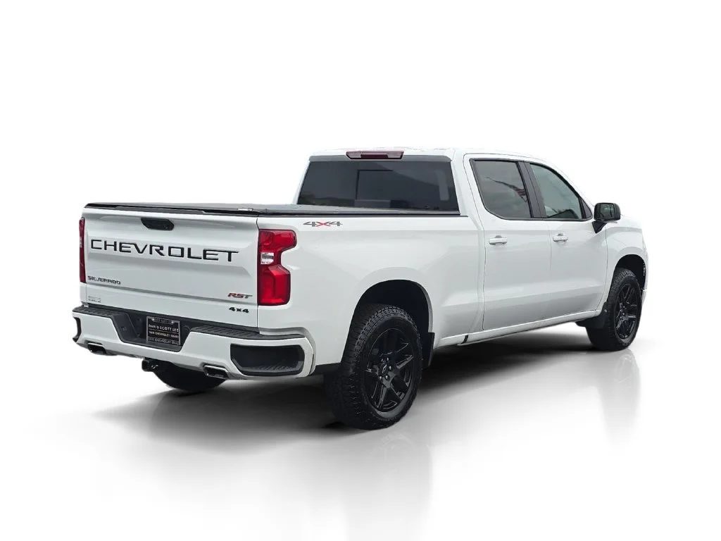 Used 2026 Summit White Chevrolet RST image 7