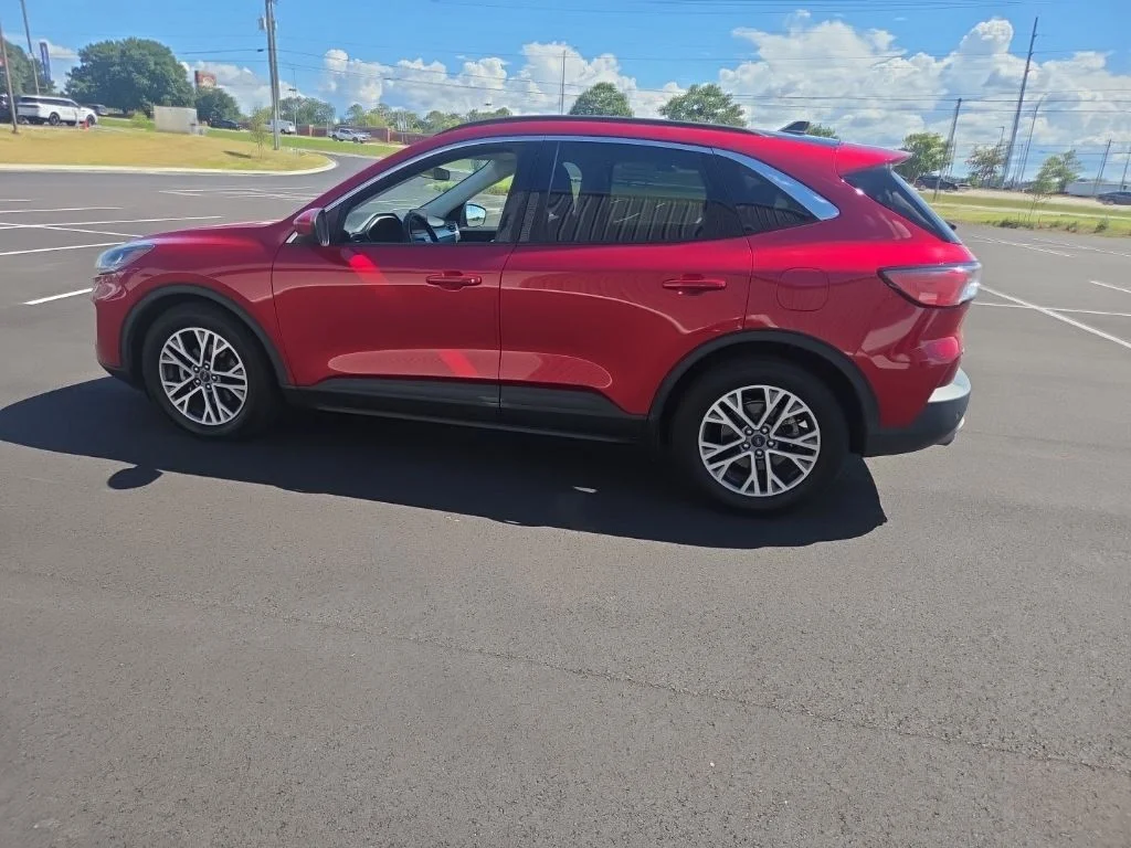 Used 2022 Red Ford SEL image 8