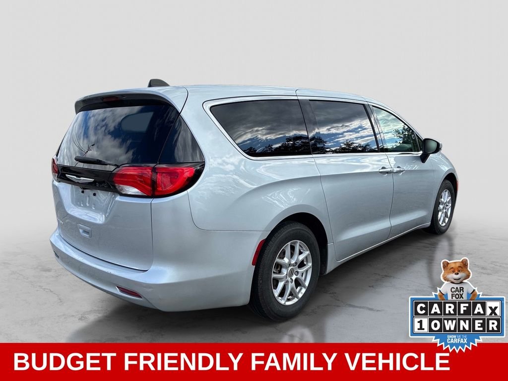 Used 2023 Silver Chrysler LX image 7