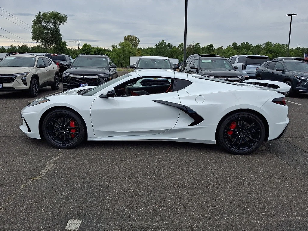 New 2027 Arctic White Chevrolet 2LT image 5