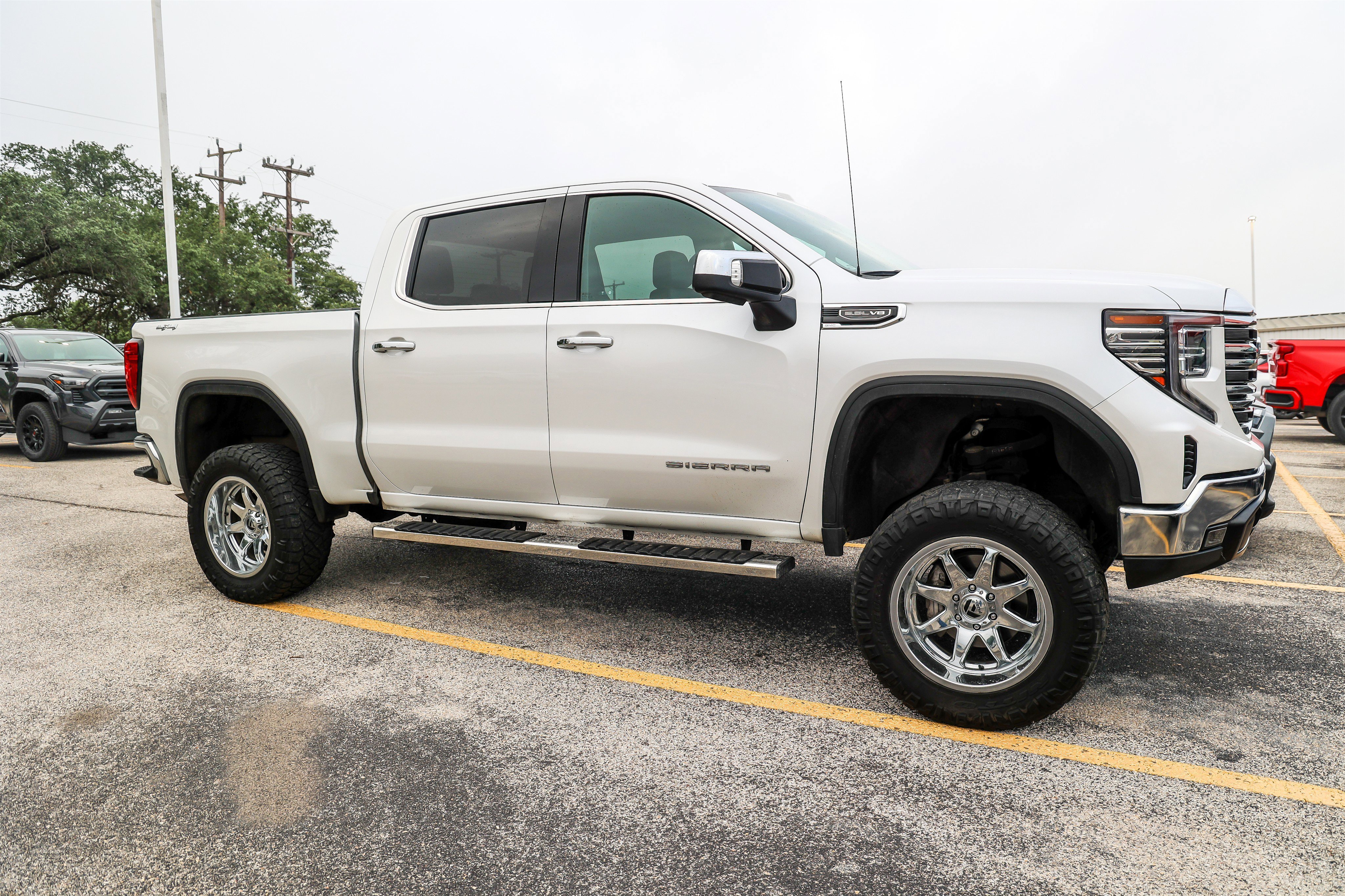 Used 2024 White Frost Tricoat GMC SLT image 5