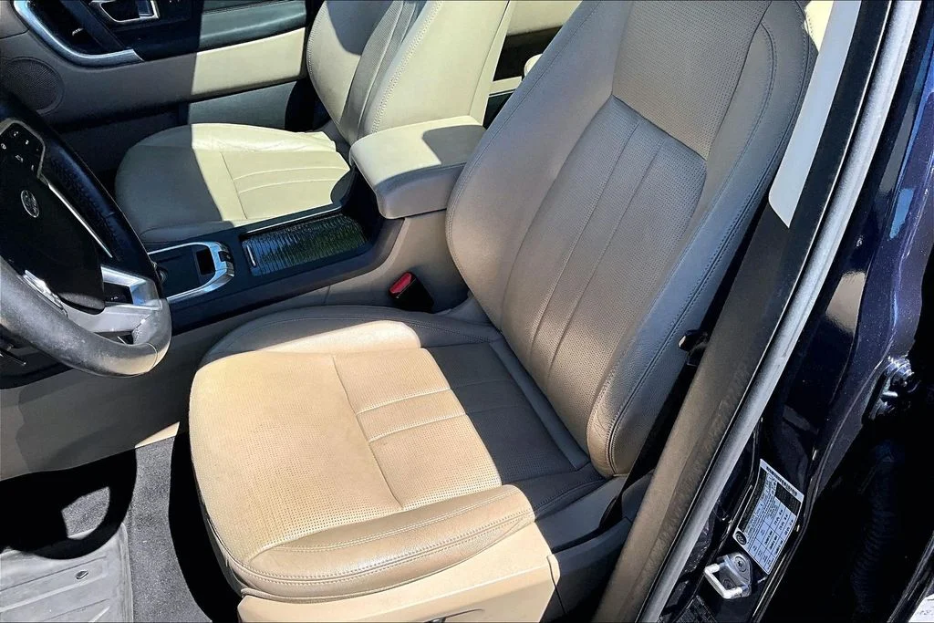 Used 2019 Loire Blue Metallic Land Rover HSE image 27