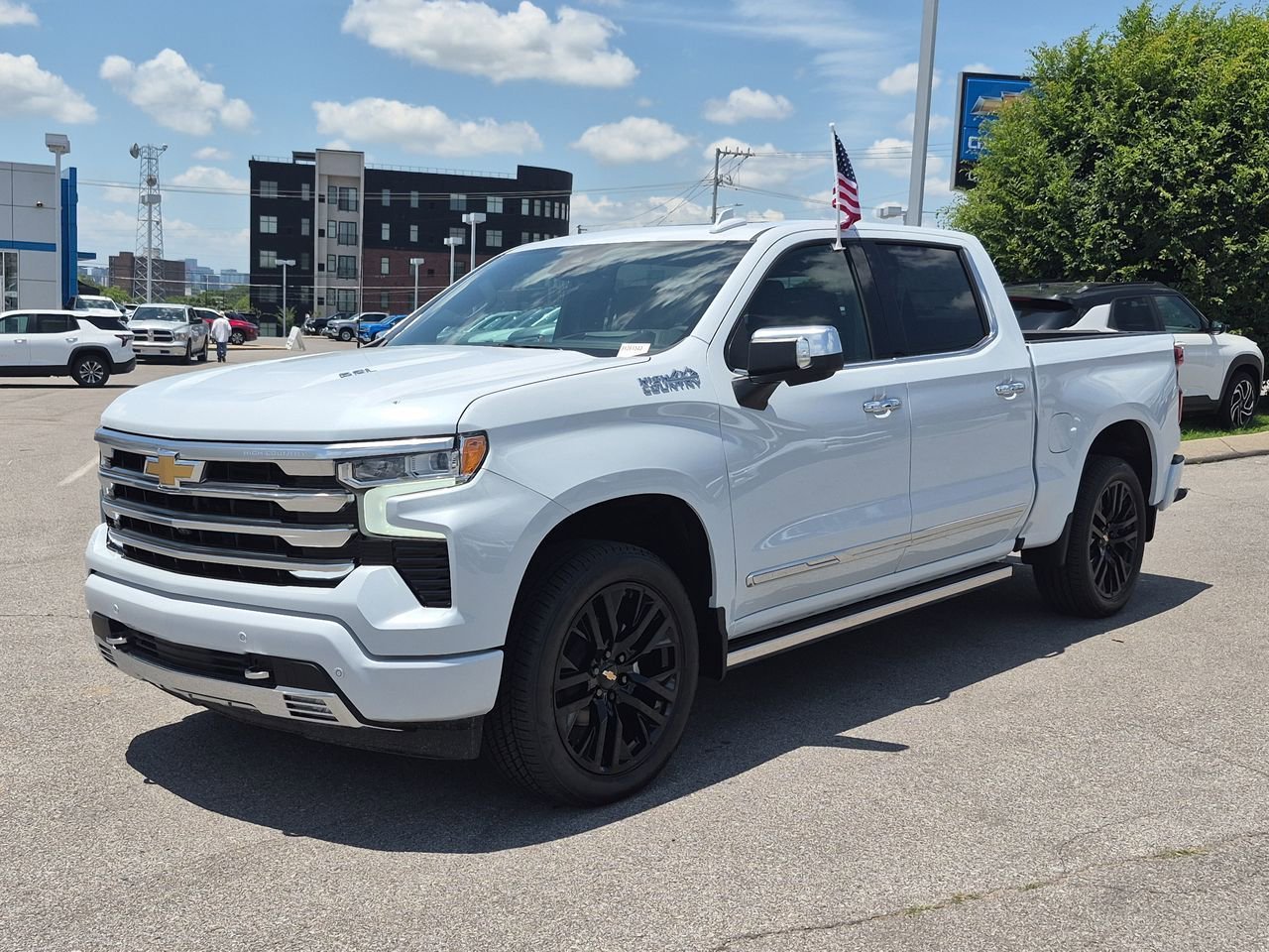 New 2026 Polar White Tricoat Chevrolet High Country image 4