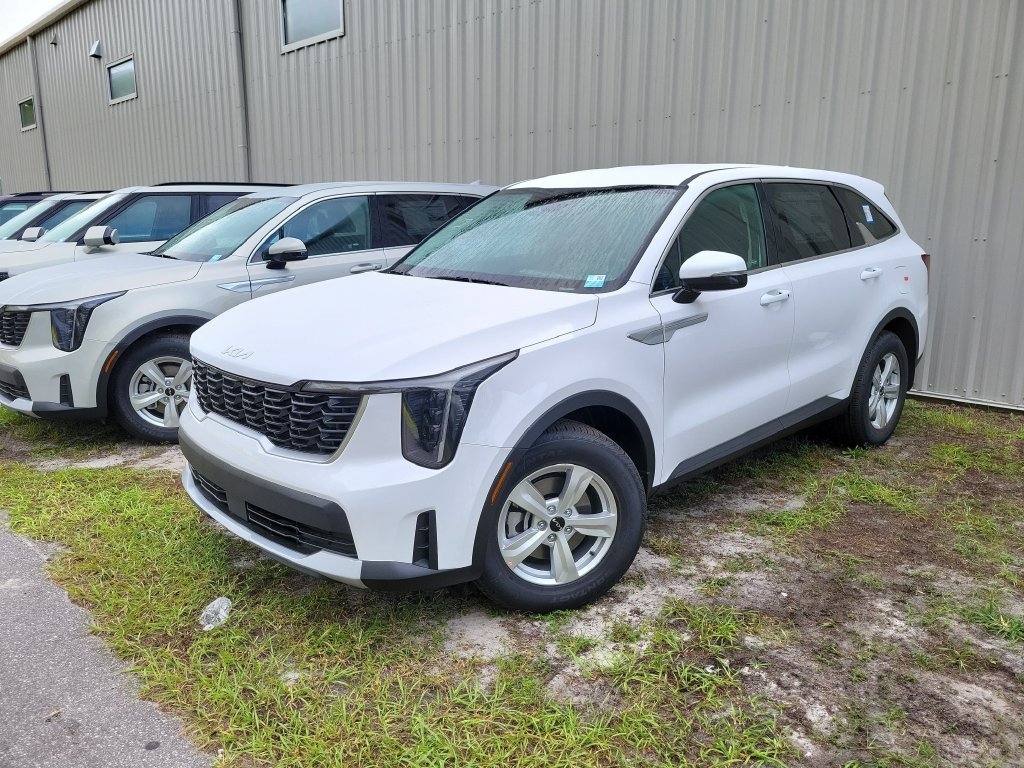 New 2026 Glacial White Pearl Kia LX image 3