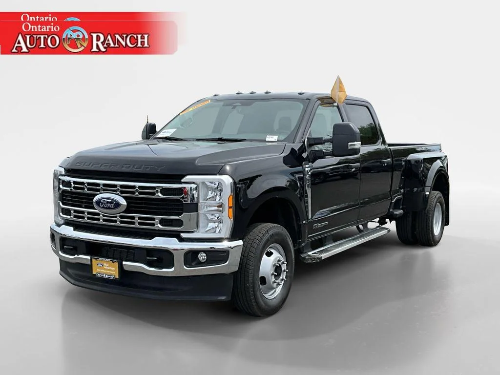 Used 2025 Agate Black Metallic Ford XLT image 7