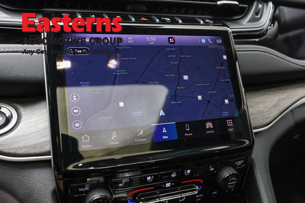 Used 2022 White Jeep 4xe image 18