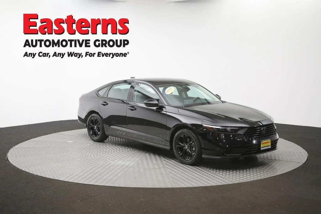 Used 2025 Black Honda SE image 43
