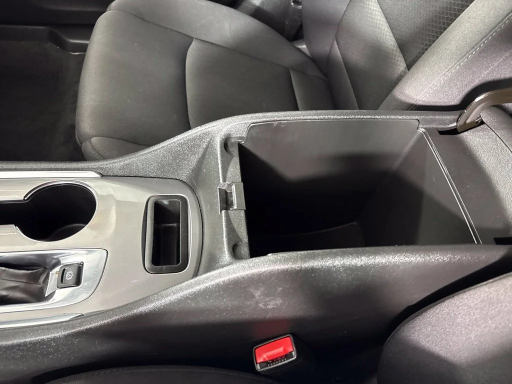 Used 2024 White Chevrolet LT image 33