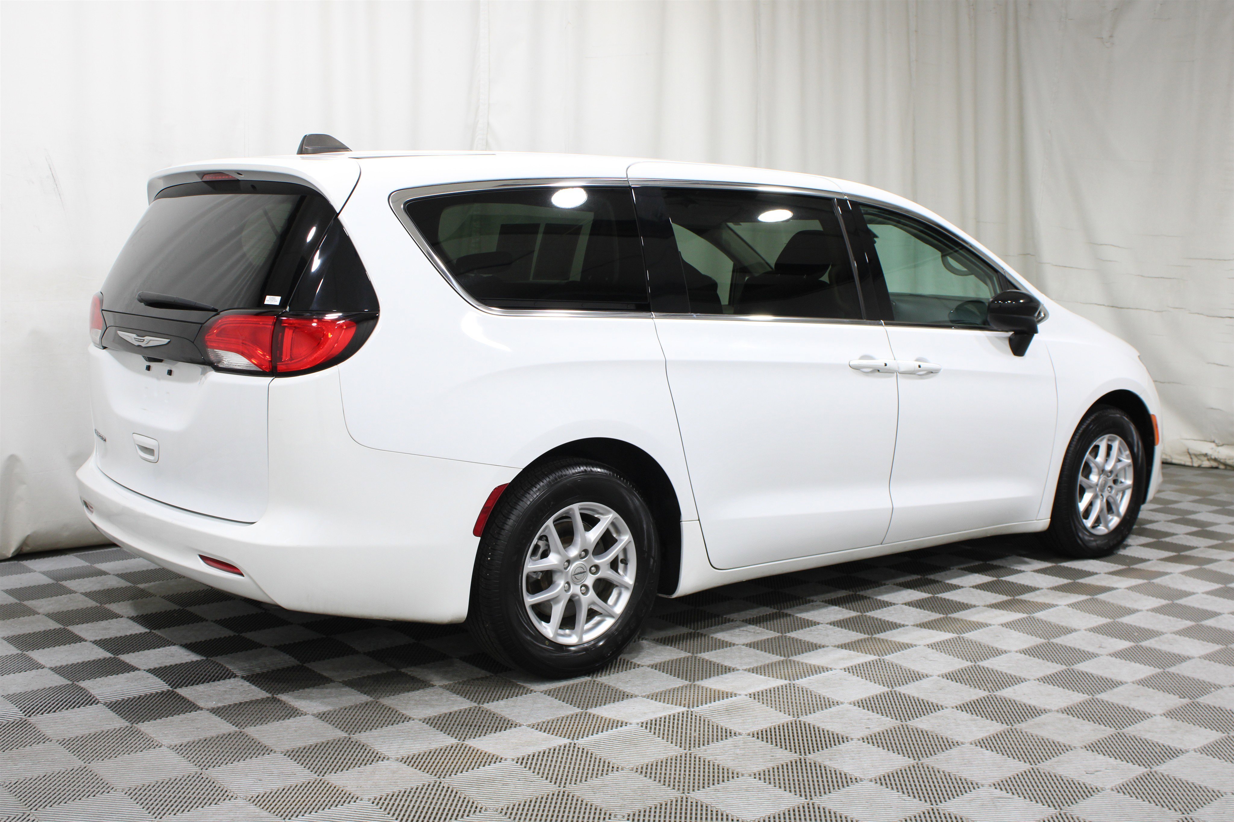Used 2024 Bright White Clearcoat Chrysler LX image 31