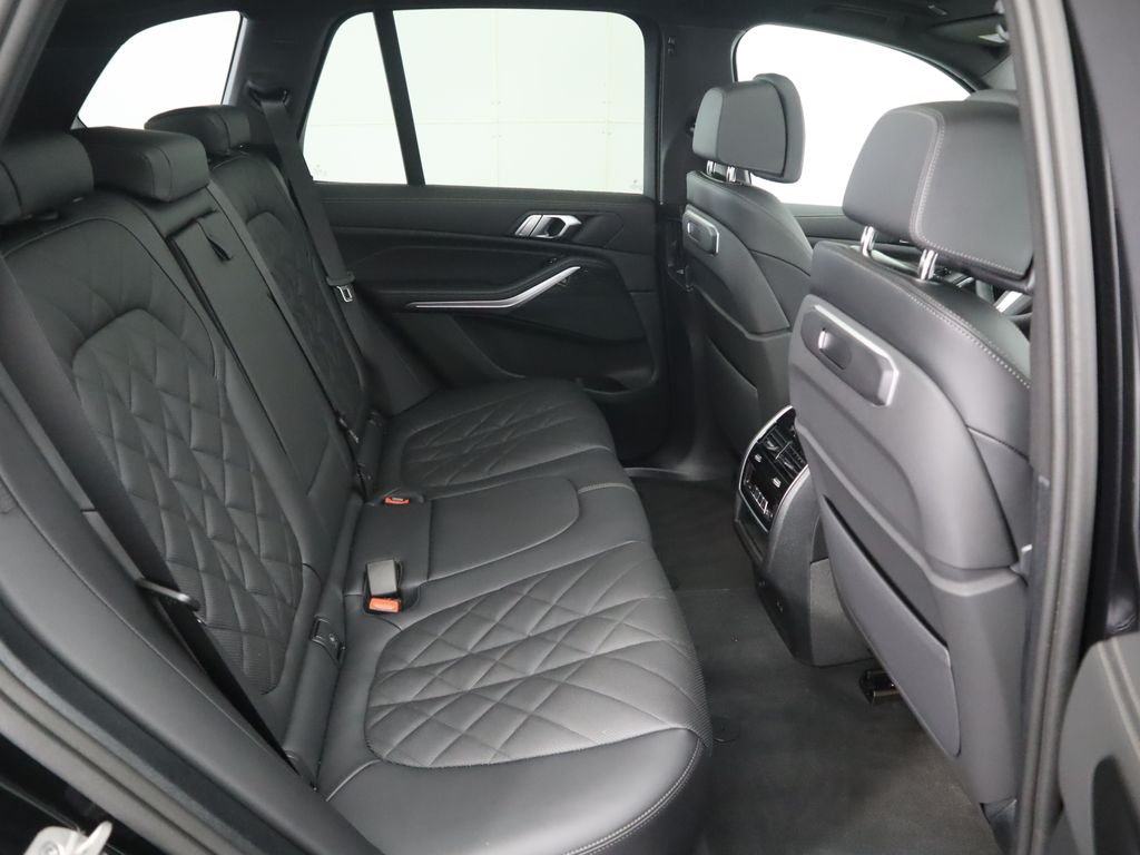 Used 2026 Black Sapphire Metallic BMW xDrive40i image 24