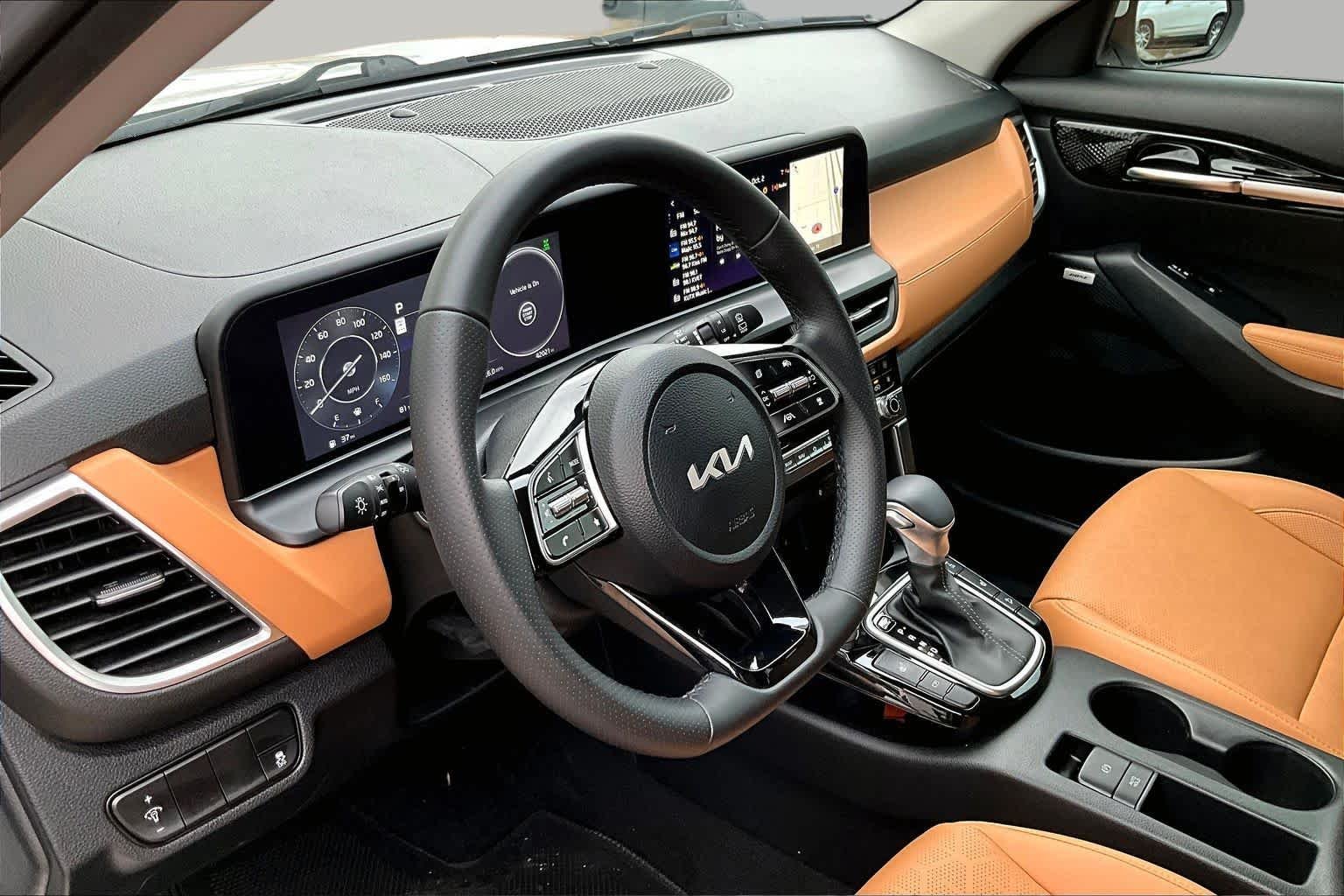 New 2024 Snow White Pearl Kia SX image 17