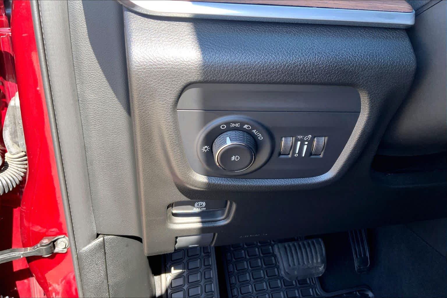 Used 2022 Velvet Red Pearlcoat Jeep Summit image 32