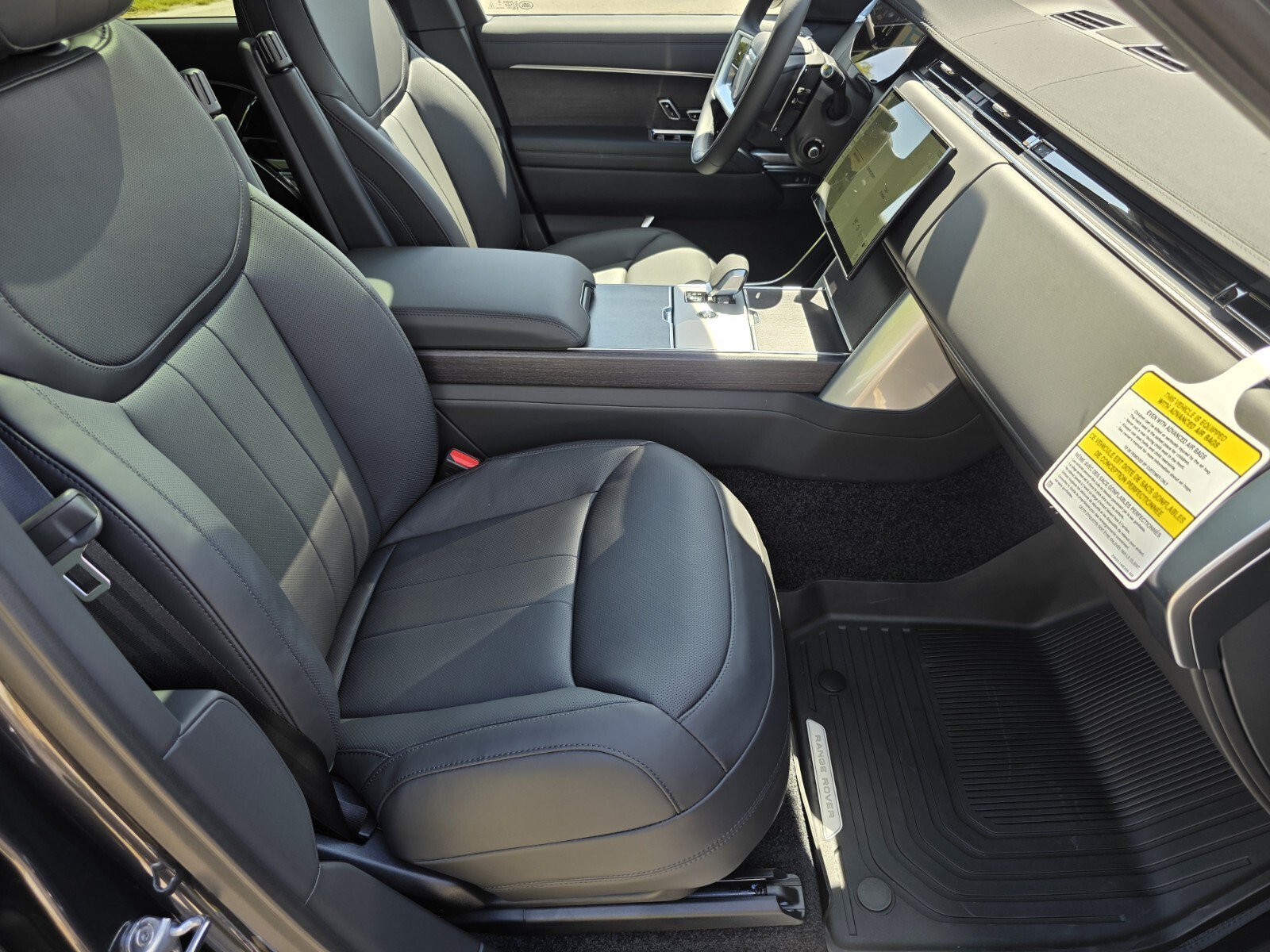 New 2026 Carpathian Grey Land Rover P400 SE image 3