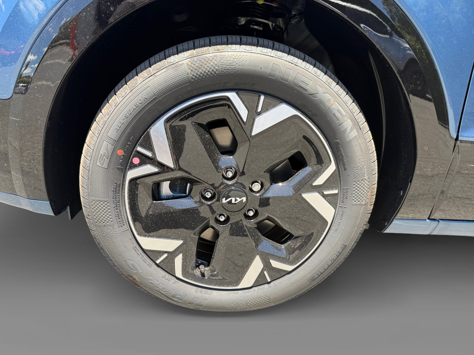 New 2026 Mineral Blue Kia Wind image 9