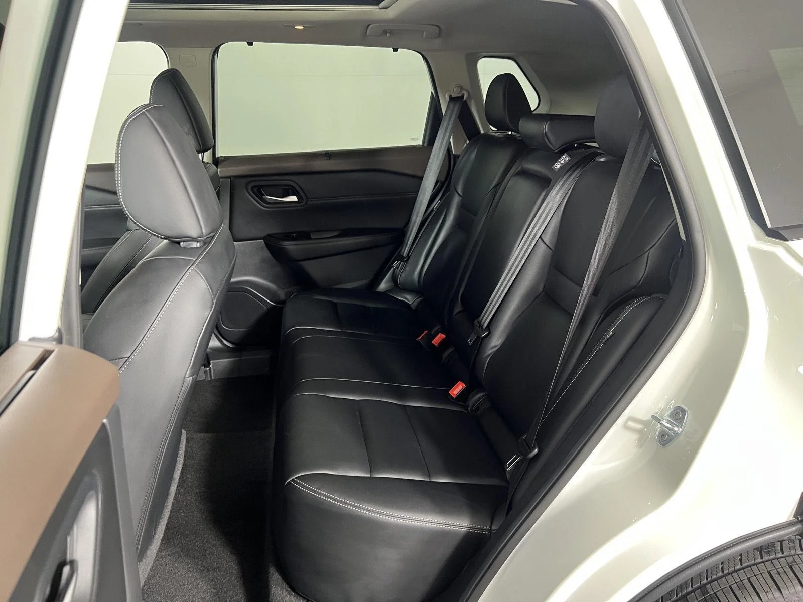 Used 2023 Pearl White Tricoat Nissan SL image 26