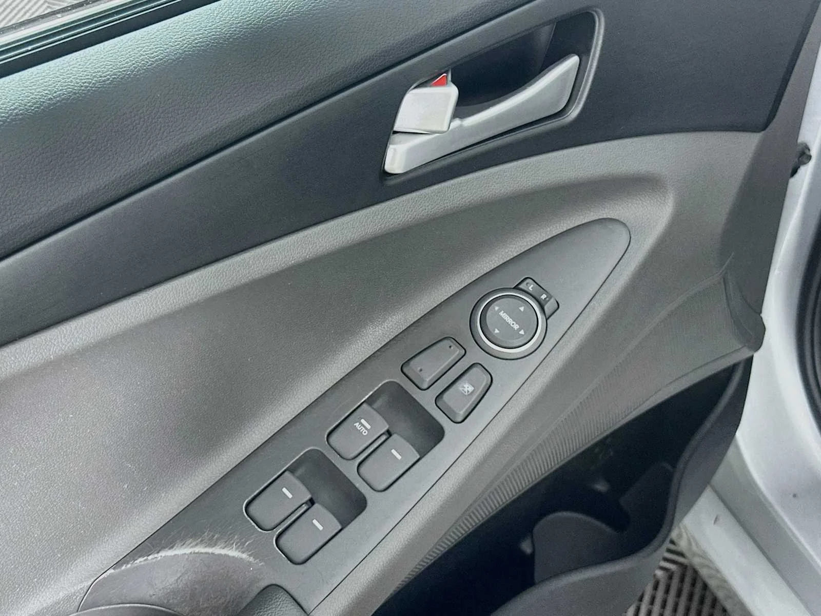 Used 2012 Radiant Silver Hyundai GLS PZEV image 14