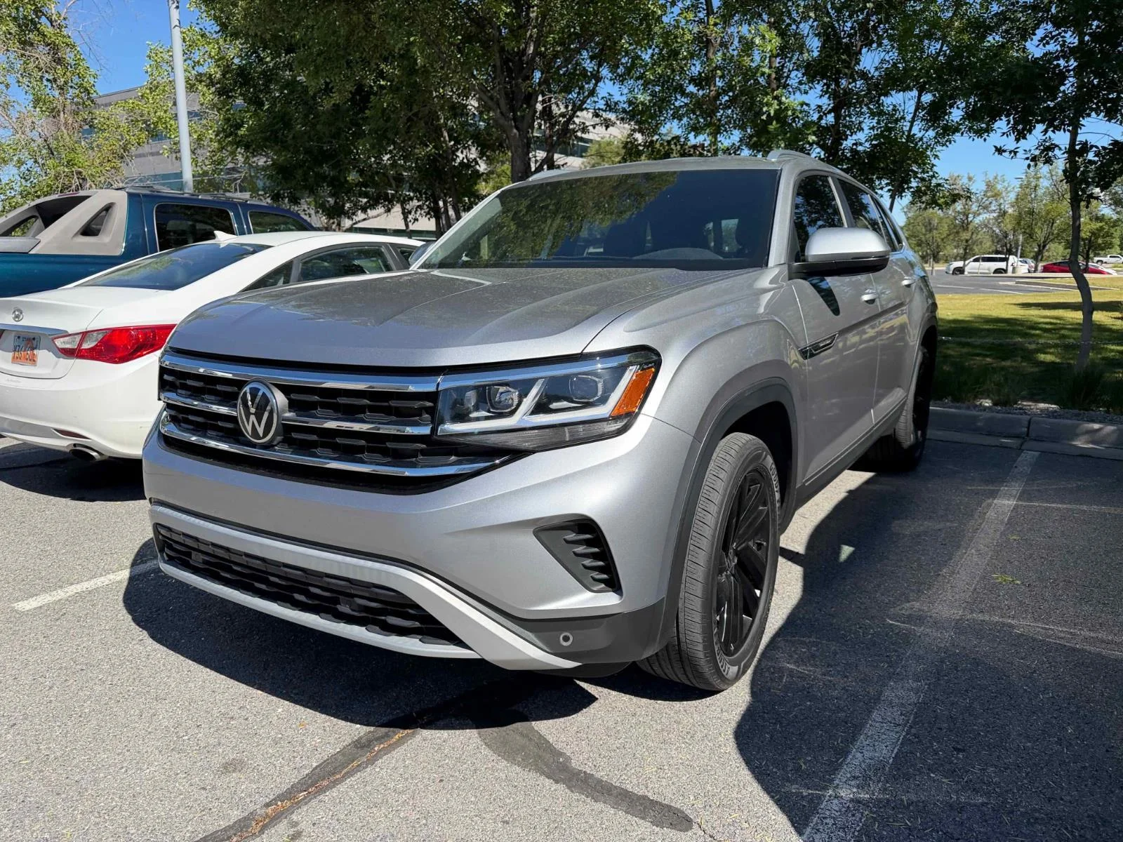 2023 Volkswagen Atlas Cross Sport 3.6L V6 SE w/Tech's photo