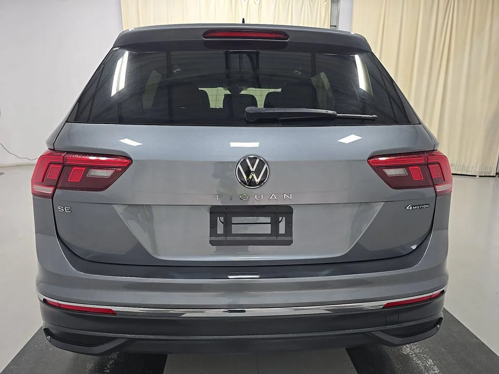 Used 2023 Platinum Gray Metallic Volkswagen 2.0T SE image 4