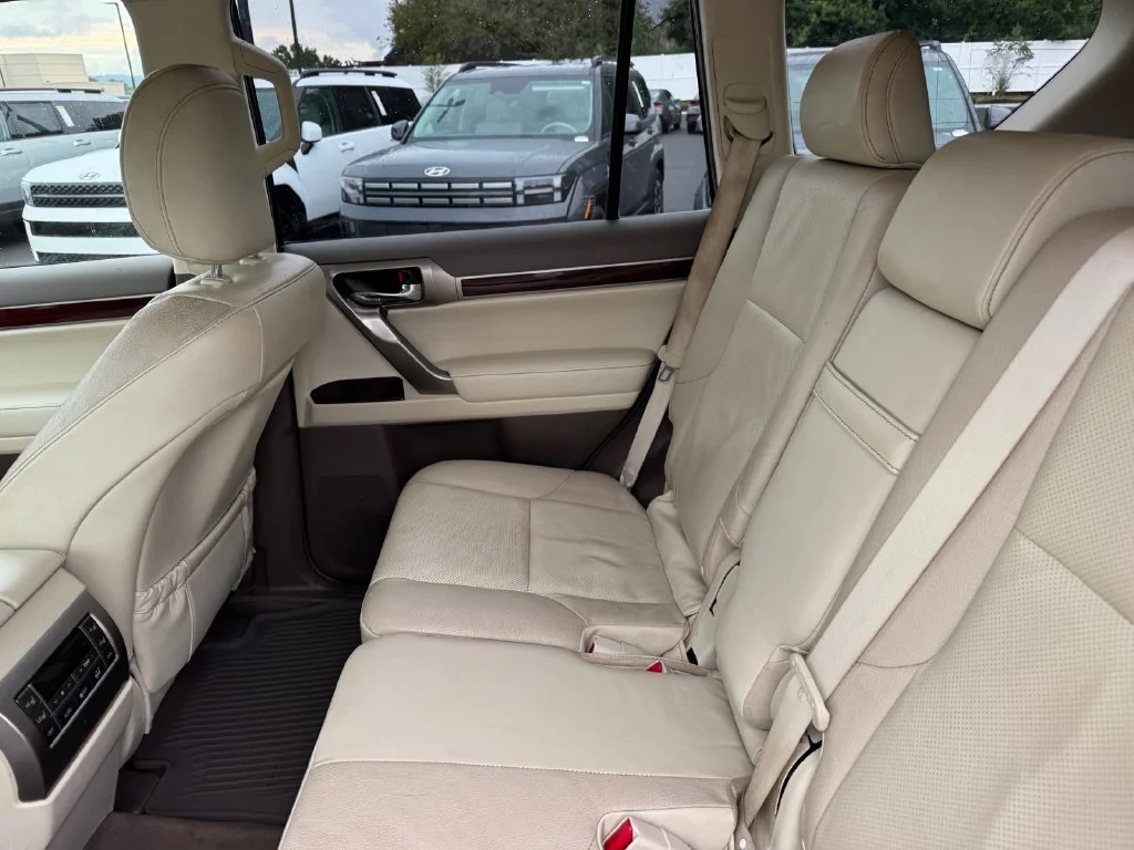 Used 2019 White Lexus 460 image 8