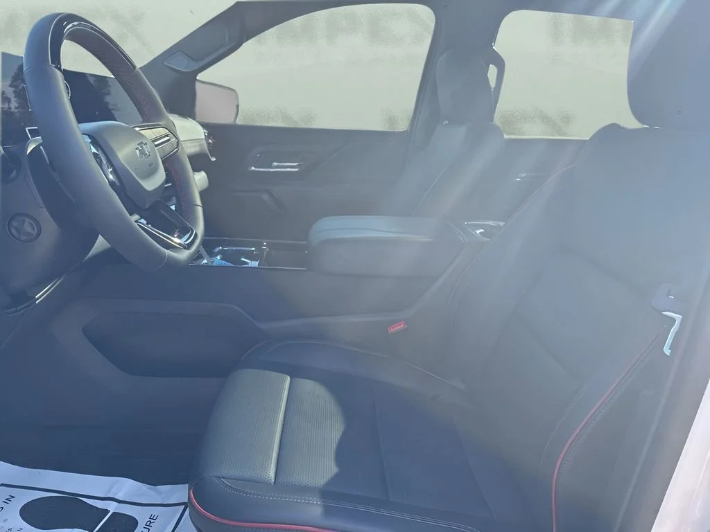 Used 2025 Summit White Chevrolet RST - Max Range image 7