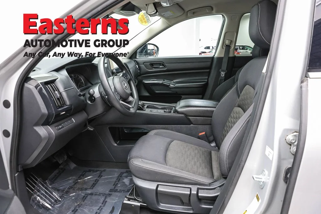 Used 2023 Silver Nissan S image 14