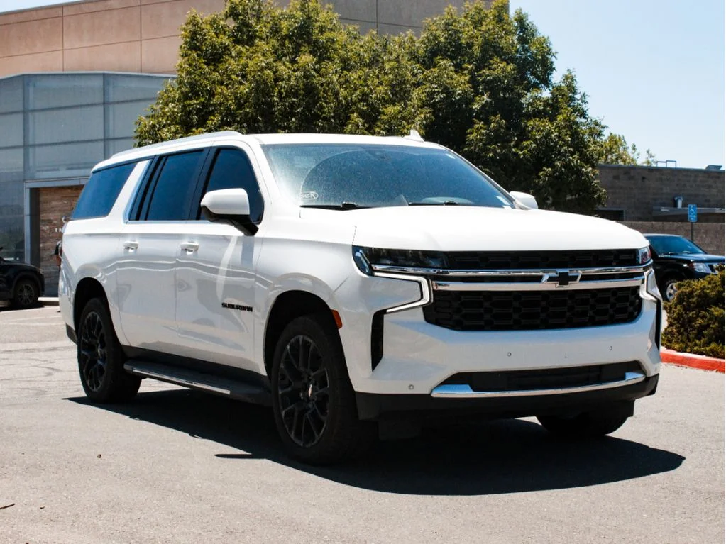 Used 2022 Summit White Chevrolet LS image 3
