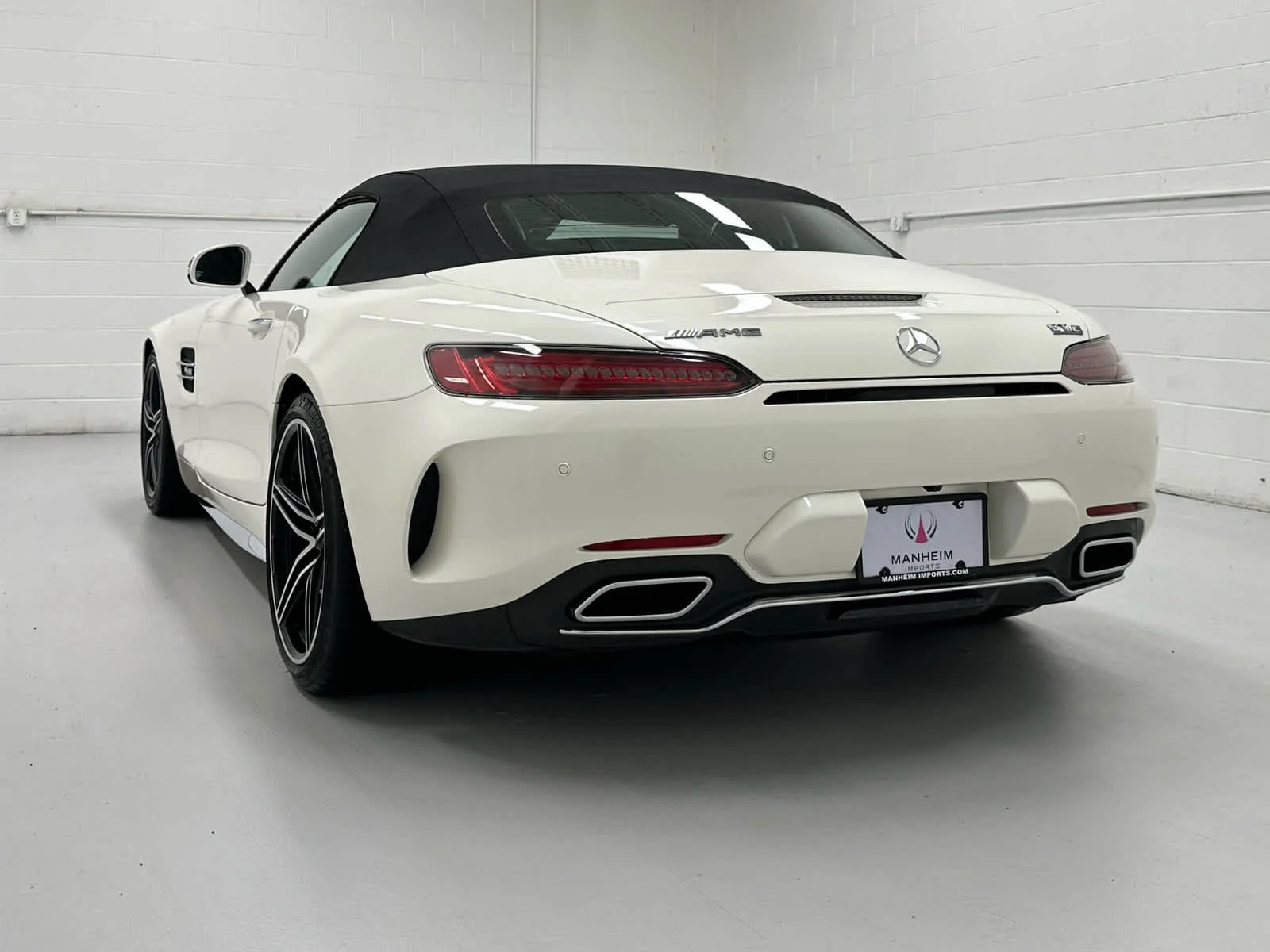 Used 2018 designo Diamond White Metallic Mercedes-Benz AMG® GT C image 15