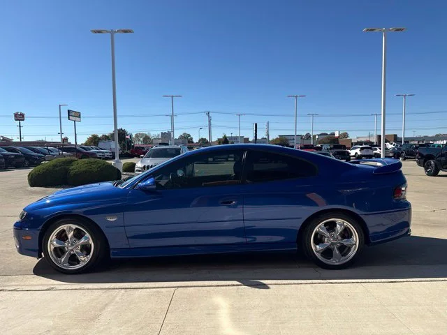Used 2006 Blue Pontiac Base image 11